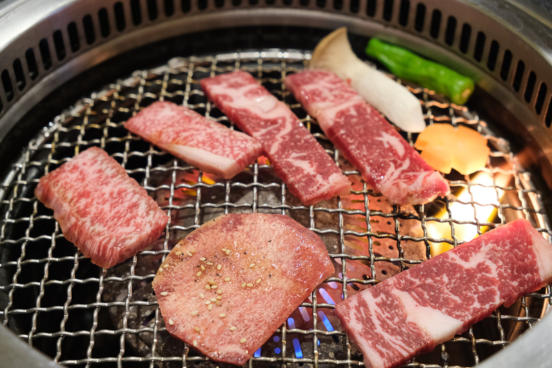 【東京】六歌仙燒肉吃到飽：新宿超人氣名店好吃大推薦！含訂位教學