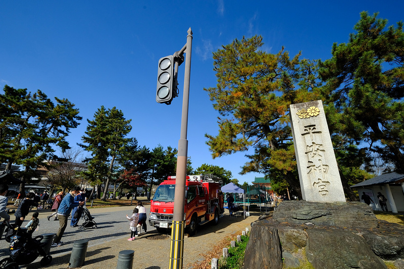 【京都】平安神宮：紀念建都千年而建！神苑櫻花夜櫻點燈＆楓葉必