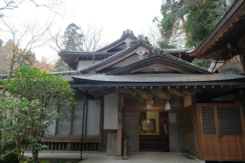 【京都】貴船神社：冬天白雪超美！秋天楓葉、點燈時間必去 (含