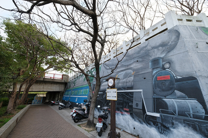 【苗栗】貓狸山功維敘隧道：七彩霓虹燈步道、懷舊火車、市集美食