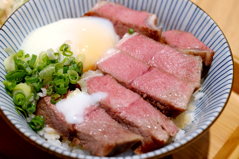 【新莊】：滿燒肉丼食堂 ♥ 肉厚蛋香滑