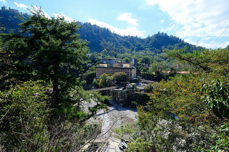 【台中】谷關景點一日遊：溫泉公園、明治老街、吊橋步道＆美食交