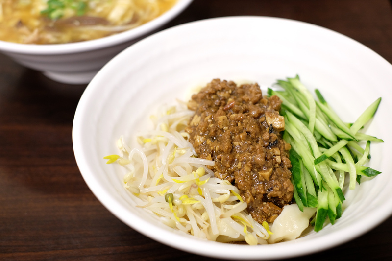 【新莊】：溢鼎小館 ♥ 老闆是天津人，道地北方麵食館，一吃就會成主顧