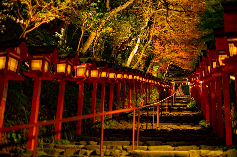 【京都】貴船神社：冬天白雪超美！秋天楓葉、點燈時間必去 (含