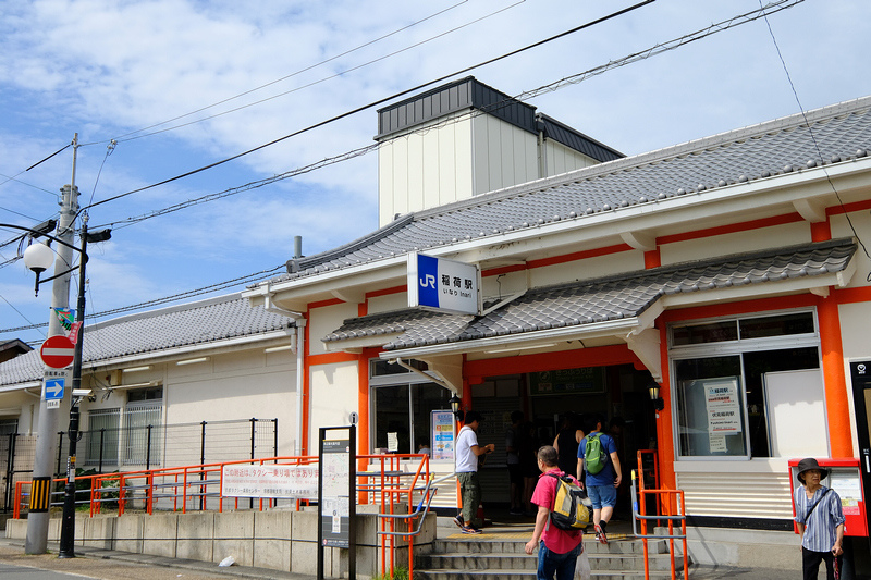 【京都】伏見稻荷大社：千本鳥居必看！狐狸御守、門票交通＆附近