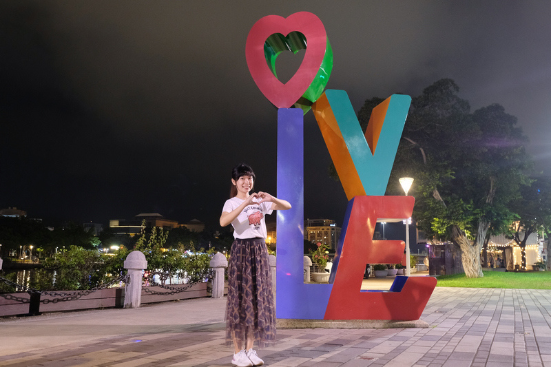 【高雄景點】愛河怎麼逛：愛河之心夜景、愛河市集、愛之船美食一