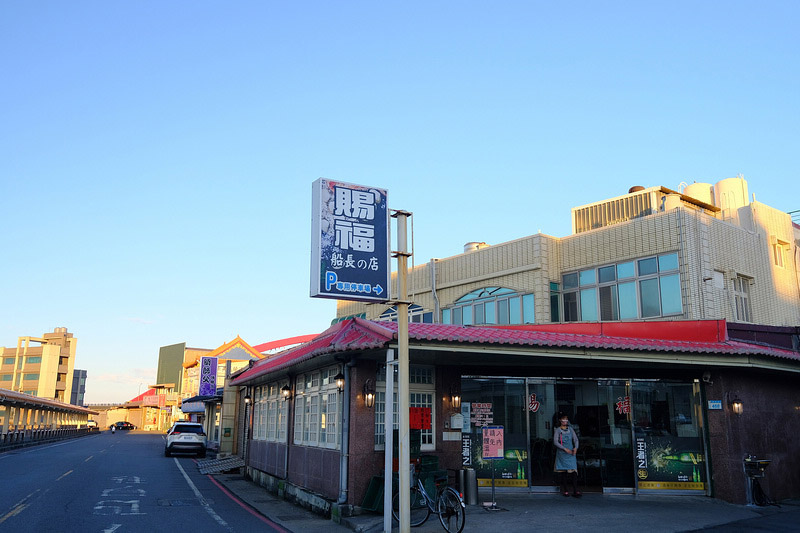 【桃園】竹圍漁港：美食餐廳、生魚片螃蟹攤位推薦、附近景點一日