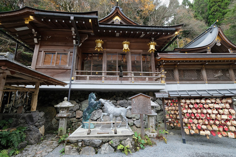 【京都】貴船神社：冬天白雪超美！秋天楓葉、點燈時間必去 (含