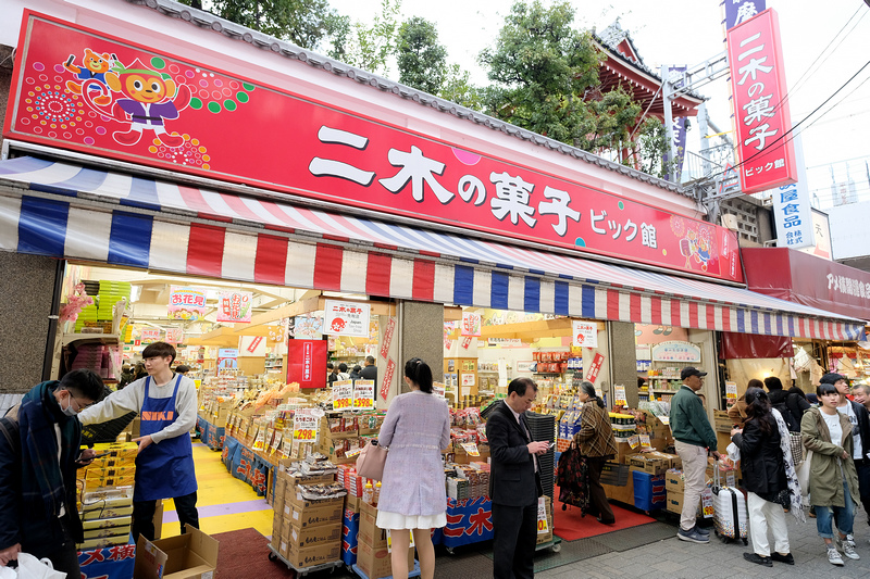 【東京】上野二木果子必買：最夯暢銷零食推薦，人潮爆多退稅可刷