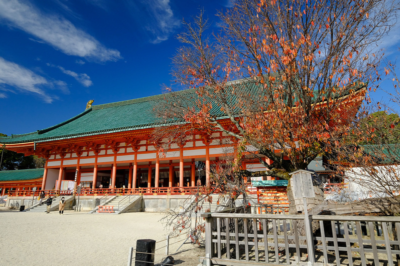 【京都】平安神宮：紀念建都千年而建！神苑櫻花夜櫻點燈＆楓葉必