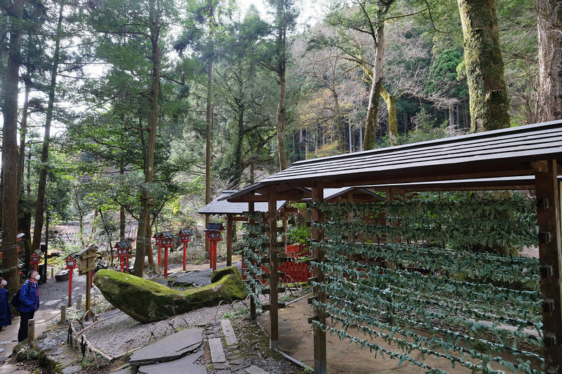 【京都】貴船神社：冬天白雪超美！秋天楓葉、點燈時間必去 (含