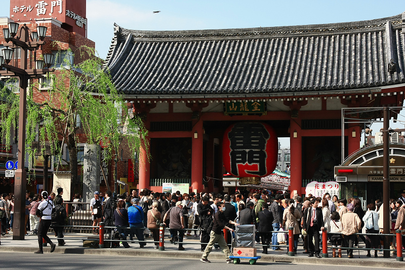 【東京】雷門淺草寺：東京最古老寺廟！籤御守和服＆附近美食景點