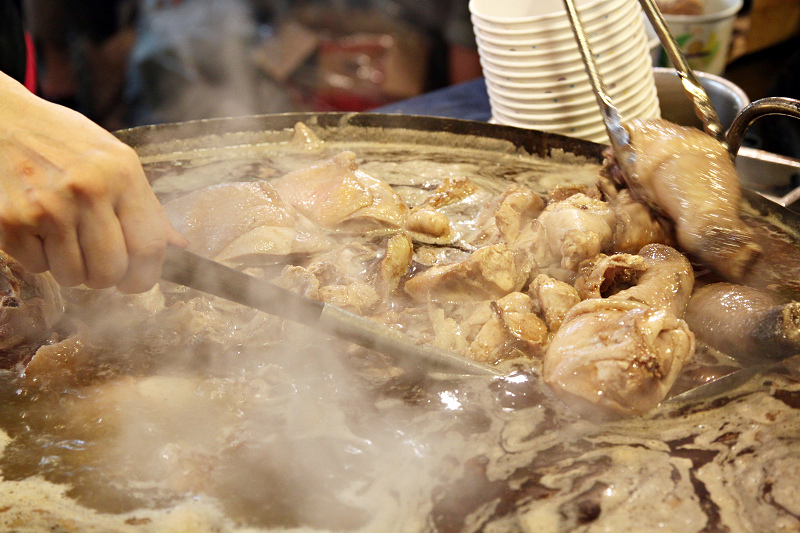 【板橋南雅夜市排隊美食】：蚵仔之家/板橋小籠包/王家好吃麻油雞 ♥ 熱門店家記得趁早到