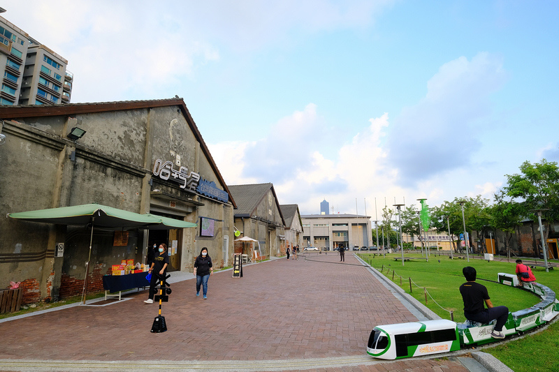 【高雄】駁二藝術特區怎麼玩介紹：捷運必看景點地圖＆美食餐廳展