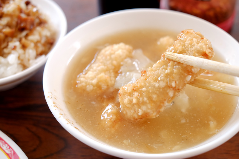 【新莊】：民安陸橋旁土魠魚羹 ♥ 外酥內嫩，鮮炸土魠魚酥，揮汗如雨也要吃的夯美食