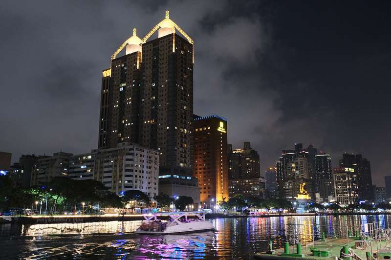 【高雄景點】愛河怎麼逛：愛河之心夜景、愛河市集、愛之船美食一