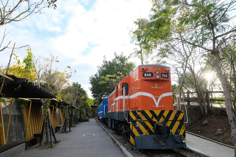 【苗栗】貓狸山功維敘隧道：七彩霓虹燈步道、懷舊火車、市集美食