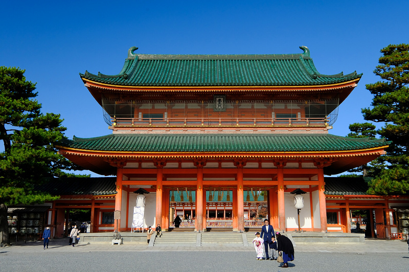 【京都】平安神宮：紀念建都千年而建！神苑櫻花夜櫻點燈＆楓葉必