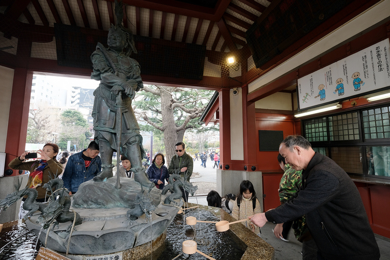 【東京】雷門淺草寺：東京最古老寺廟！籤御守和服＆附近美食景點