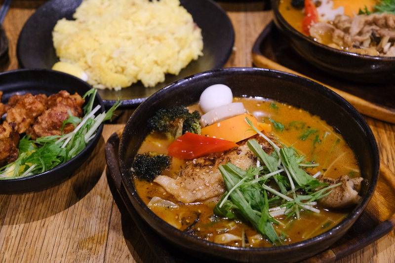 【北海道札幌】湯咖哩GARAKU：瘋狂大排隊！狸小路必吃美食濃郁好推薦