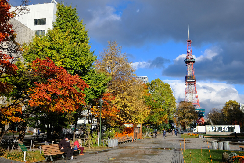 【札幌】大通公園：都市綠洲超熱鬧！必去雪祭啤酒節＆烤玉米好好