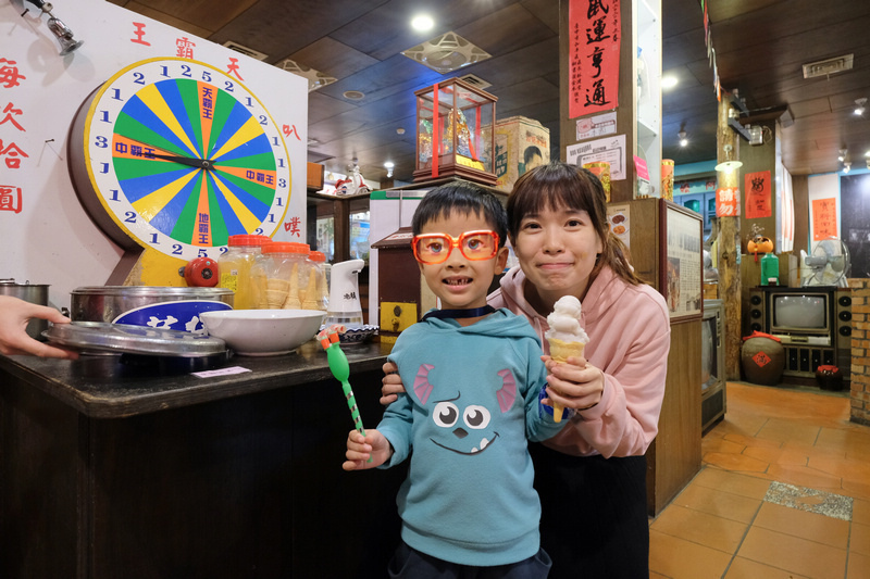 【宜蘭】羅東駿懷舊餐廳：菜單必點黑嚕嚕！打卡送叭噗、玩具，還