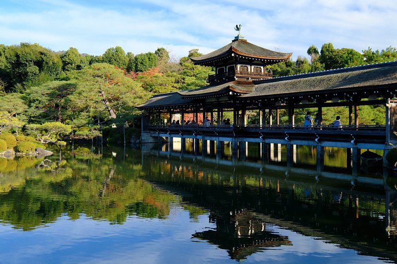 【京都】平安神宮：紀念建都千年而建！神苑櫻花夜櫻點燈＆楓葉必