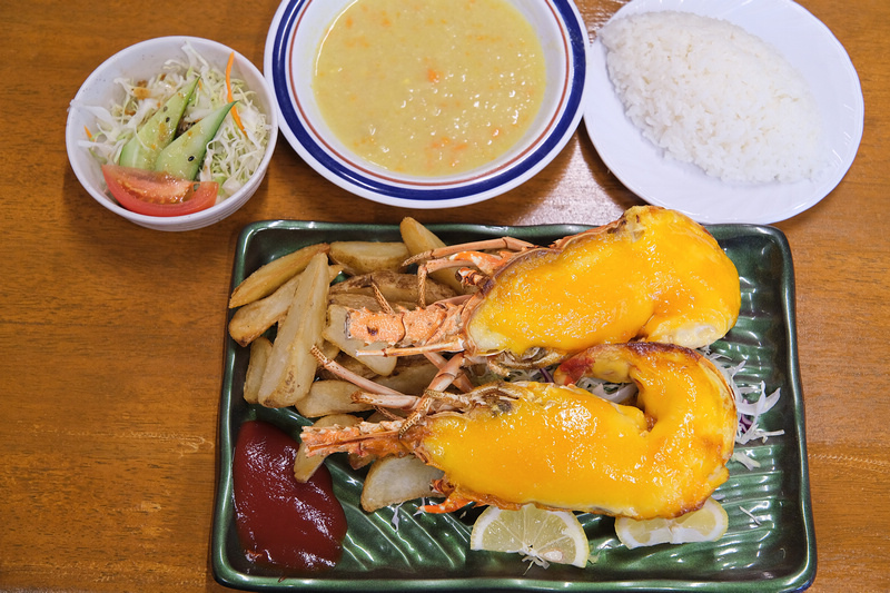 【沖繩恩納美食】浜の家海鮮料理：菜單必點海膽焗烤龍蝦＆奶油烤