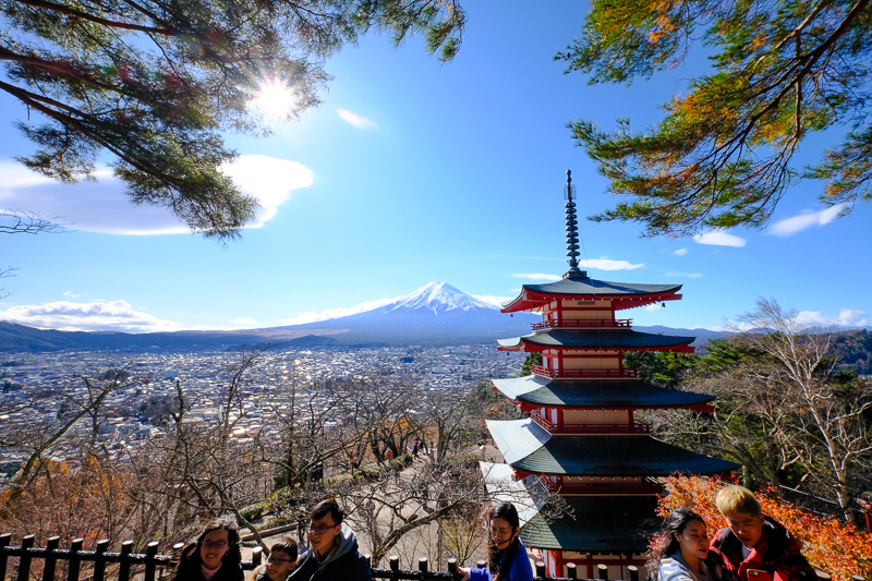 【河口湖】新倉富士淺間神社：絕美富士山景色！忠靈塔、鳥居櫻花