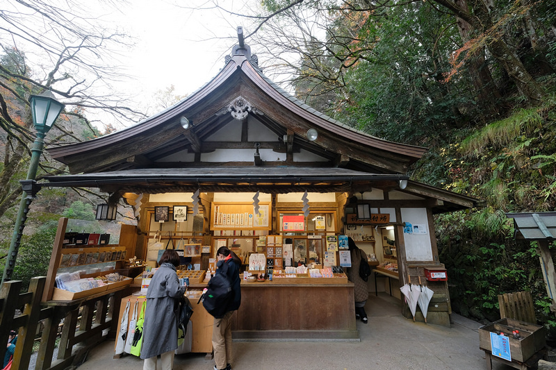 【京都】貴船神社：冬天白雪超美！秋天楓葉、點燈時間必去 (含