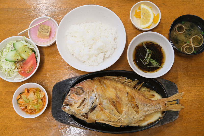 【沖繩恩納美食】浜の家海鮮料理：菜單必點海膽焗烤龍蝦＆奶油烤