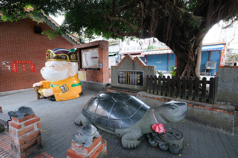 【宜蘭】頭城老街玩樂地圖：彩繪牆、藝術巷、財神龜＆美食停車全