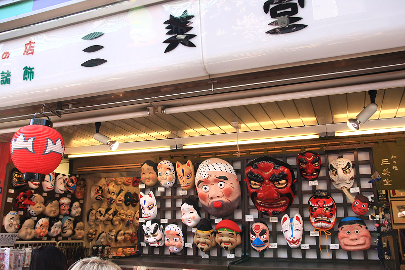 【東京】雷門淺草寺：東京最古老寺廟！籤御守和服＆附近美食景點