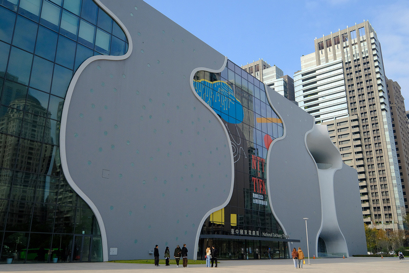 【台中國家歌劇院】世界最難蓋的建築奇蹟！美食餐廳＆附近景點全