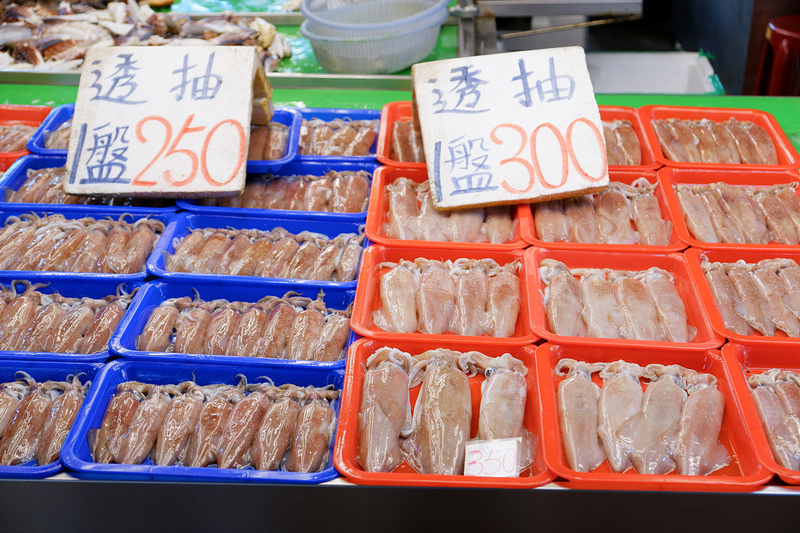 【桃園】竹圍漁港：美食餐廳、生魚片螃蟹攤位推薦、附近景點一日