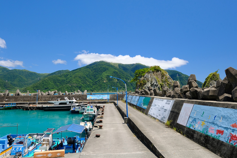 【宜蘭東澳】粉鳥林漁港秘境：夢幻又危險的湛藍海灣！獨木舟美食