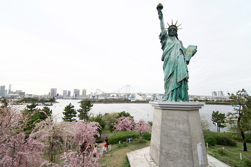 【東京】台場海濱公園：必訪日劇浪漫場景！自由女神＆彩虹大橋夜