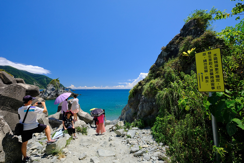 【宜蘭東澳】粉鳥林漁港秘境：夢幻又危險的湛藍海灣！獨木舟美食