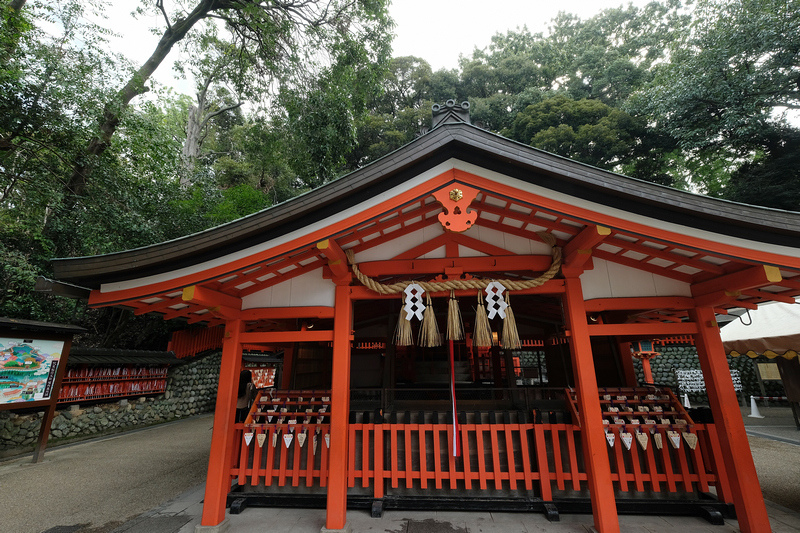 【京都】伏見稻荷大社：千本鳥居必看！狐狸御守、門票交通＆附近