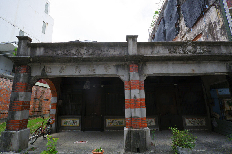 【宜蘭】頭城老街玩樂地圖：彩繪牆、藝術巷、財神龜＆美食停車全