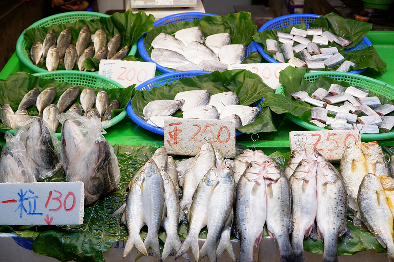 【桃園】竹圍漁港：美食餐廳、生魚片螃蟹攤位推薦、附近景點一日