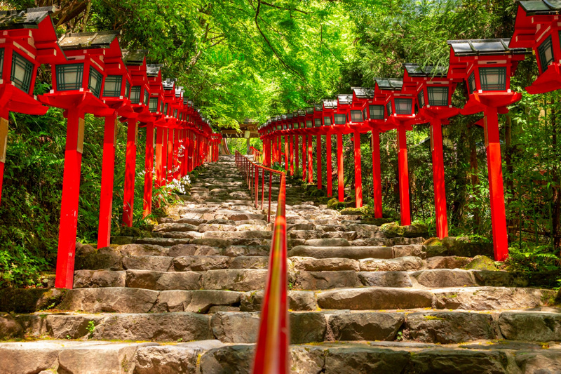 【京都】貴船神社：冬天白雪超美！秋天楓葉、點燈時間必去 (含