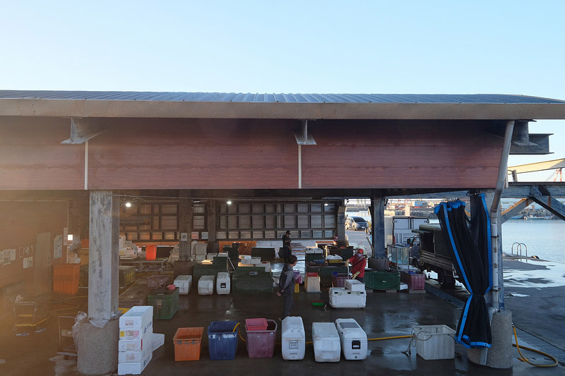 【桃園】竹圍漁港：美食餐廳、生魚片螃蟹攤位推薦、附近景點一日