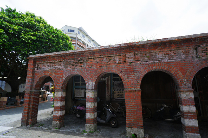 【宜蘭】頭城老街玩樂地圖：彩繪牆、藝術巷、財神龜＆美食停車全