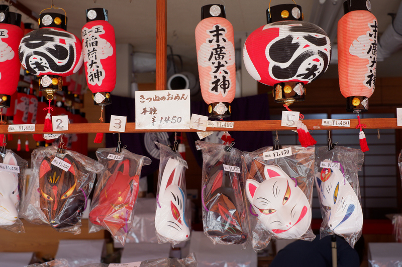 【京都】伏見稻荷大社：千本鳥居必看！狐狸御守、門票交通＆附近