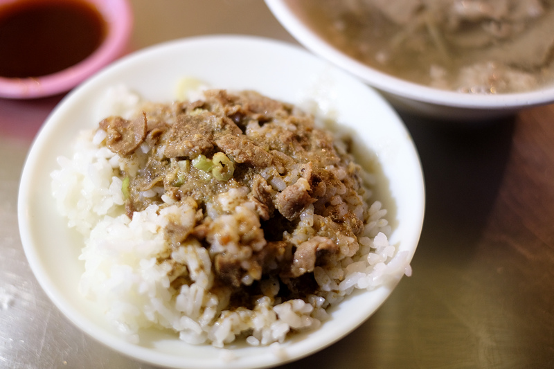 【基隆廟口必吃美食】：羊妹妹羊肉魯飯 ♥ 羊肉做的魯肉飯，沒有腥騷味，少見的好滋味