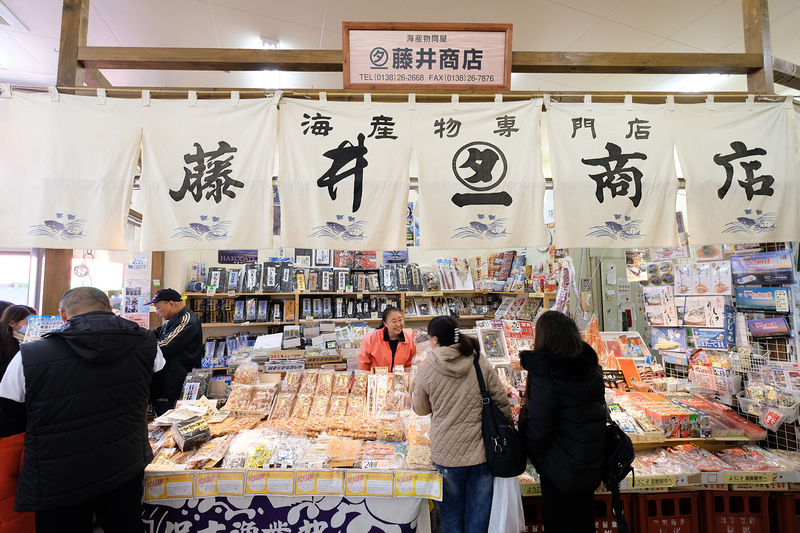 【北海道】函館朝市：帝王蟹、海鮮丼當早餐！必吃美食＆必買伴手