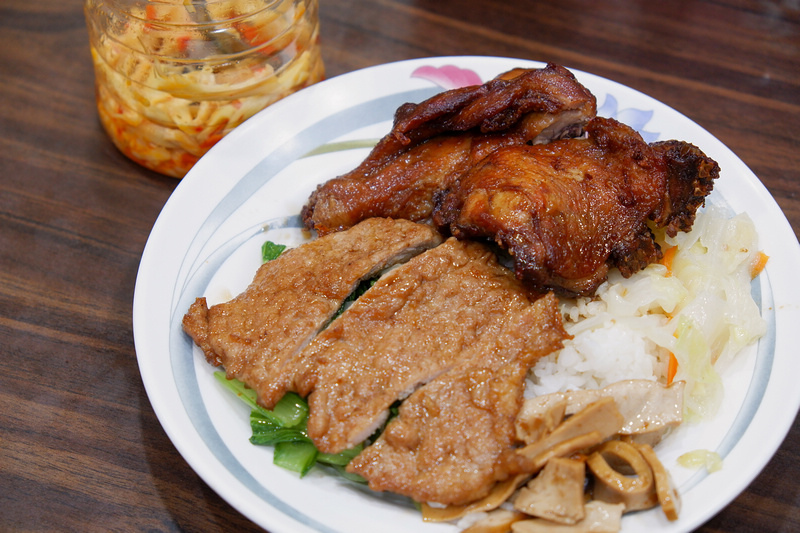 【澎湖美食】城隍廟前燒肉飯(菜單)：雙拼大滿足，免費筍乾菜脯必加