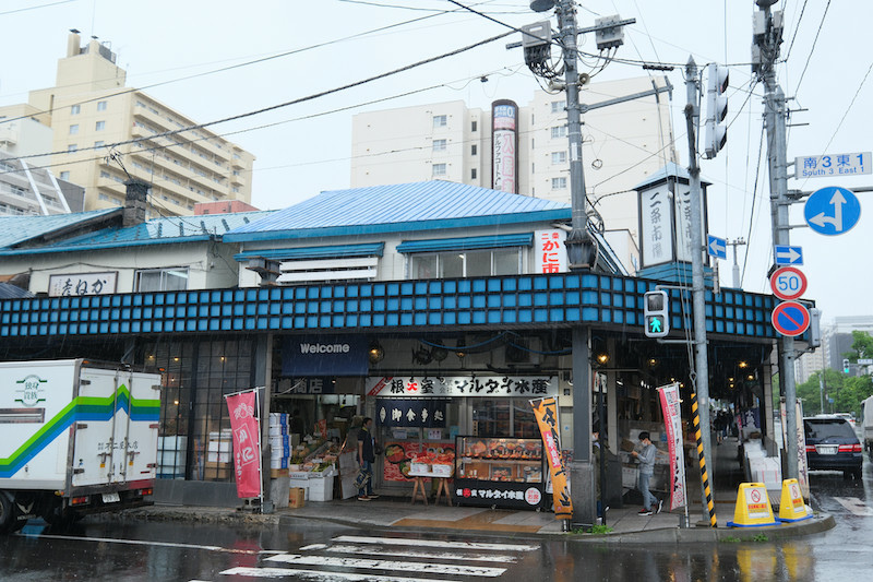 【札幌】二條市場大磯：菜單必吃海鮮丼！帝王蟹海膽鮭魚卵美味三