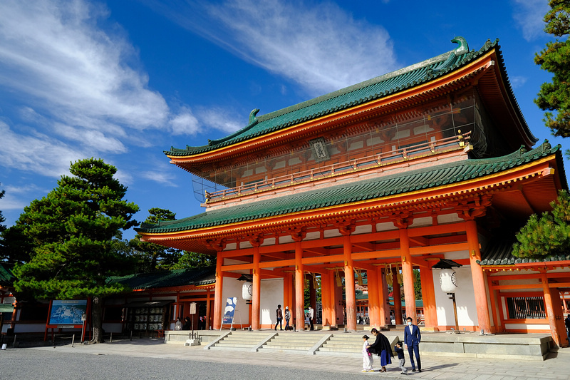 【京都】平安神宮：紀念建都千年而建！神苑櫻花夜櫻點燈＆楓葉必